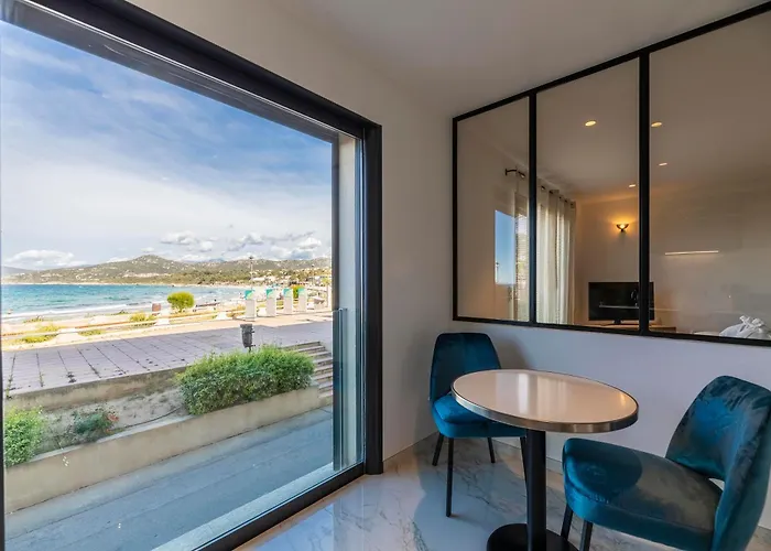 Cote Sud Appartement LʼÎle-Rousse