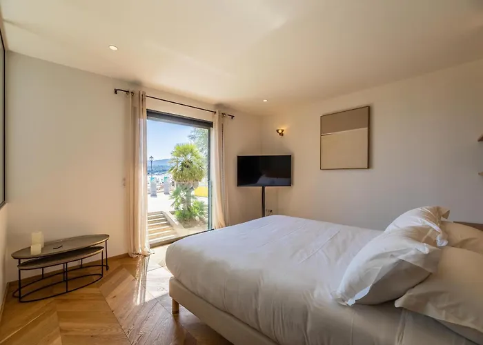 Cote Sud * LʼÎle-Rousse