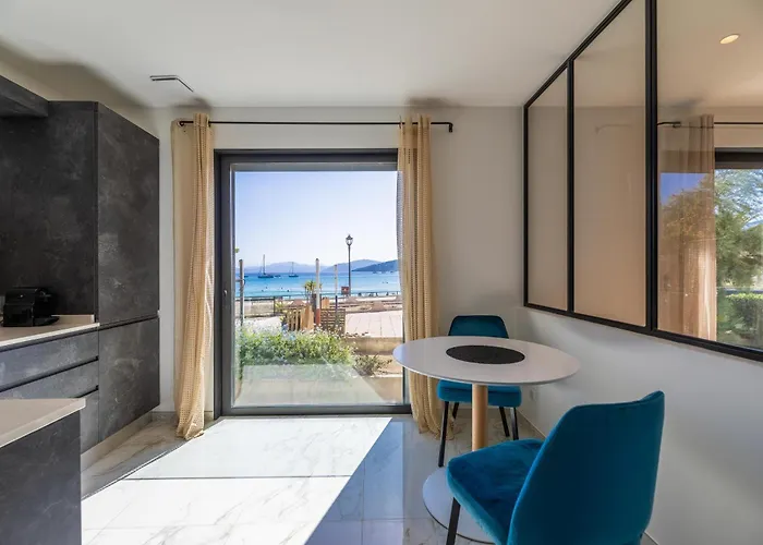 Cote Sud Appartement LʼÎle-Rousse